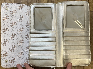 Кошелек Guess (3 фото из 4)