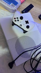 Xbox One s, telekas 32” ning rool, pedaalid, 6mängu (2 foto / 8)
