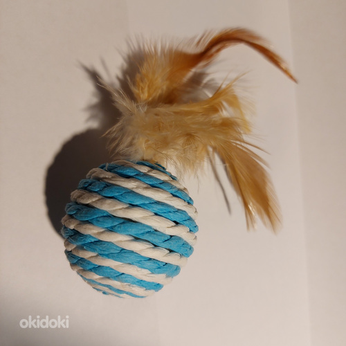 Игрушка для кота, мячик с перьями + погремушка (фото #2)