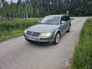 Volkswagen Passat 1.8T (2 foto / 10)