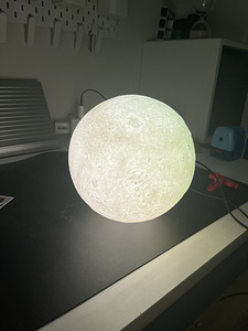 Puutetundlik laaditav kuu lamp (3 foto / 3)