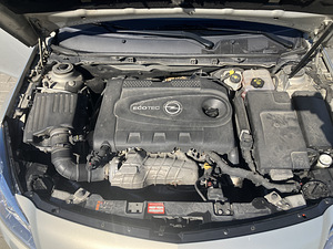 Opel Insignia Sports Tourer (10 foto / 12)