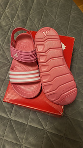 Сандалии ADIDAS -новые (2 фото из 2)