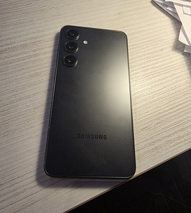 Samsung Galaxy S24 8/128GB (2 foto / 2)