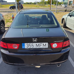 Honda Accord (6 foto / 6)