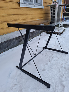 Kirjutuslaud metall- klaas (6 foto / 6)