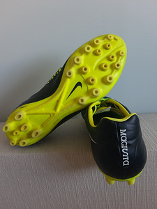 Jalgpalliputsad Nike, suurus 43 ( 27,5) (3 foto / 3)