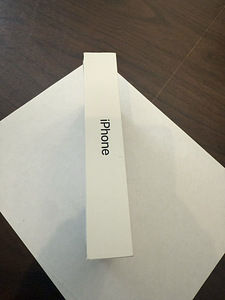 iPhone 15, Новый, В коробке (3 фото из 4)