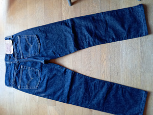 Джинсы Levi's (2 фото из 3)