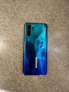 Müüa Huawei p30 Pro 6/128, väikese täpiga ekraanil (3 foto / 3)