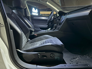 Volkswagen Passat R-Line 1.8 132kW (8 foto / 15)