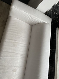 IKEA KLIPPAN valge kunstnahast diivan (3 foto / 10)