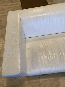 IKEA KLIPPAN valge kunstnahast diivan (7 foto / 10)