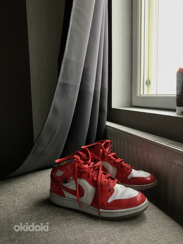Кроссовки Nike Air Jordan 1 Red/White-Pollen "Barcelona" 9,5 (40) (фото #2)
