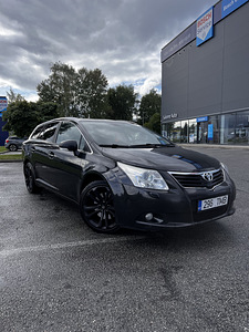 Toyota Avensis (1 foto / 12)