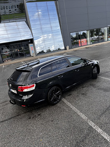 Toyota Avensis (2 foto / 12)