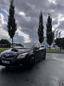 Toyota Avensis (3 foto / 12)