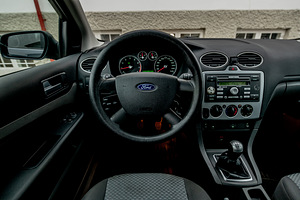 Ford Focus 2006 (13 foto / 15)