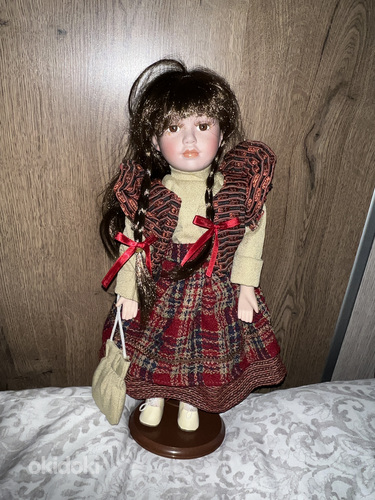 Коллекционная фарфоровая кукла (фото #3)