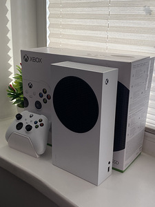 Xbox Series S (2 foto / 4)