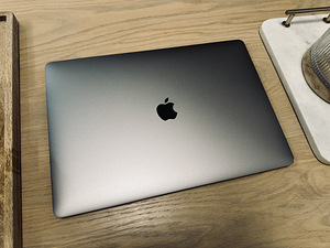 Apple MacBook Pro 15-inch 2017 Space Gray RAM-16GB (1 foto / 6)