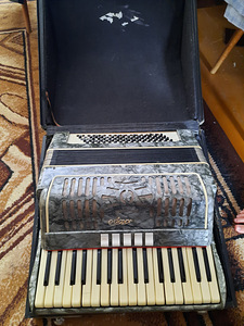 Akordion Akord (2 foto / 2)