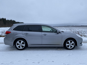 Subaru Legacy 2011 - 2.0 дизель (5 фото из 12)
