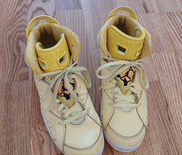 Желтые кроссовки Jordan