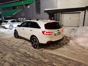 Kia sorento (4 фото из 4)