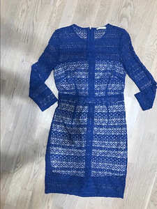 Reserved ярко-синее кружевное платье 38