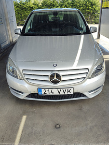 Mercedes benz b180 (1 foto / 8)