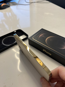 iPhone 12 Pro 256 ГБ (3 фото из 4)