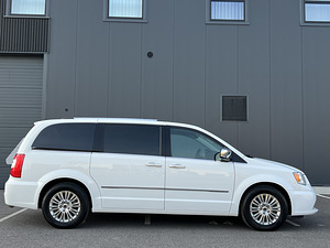 Lancia Grand Voyager MY2016 PLATINUM STOW&GO 2.8CRD Vahetus (6 foto / 15)