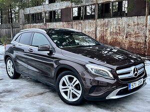 MERCEDES BENZ GLA 220CDI 4MATIC INDIVIDUAL (3 foto / 15)
