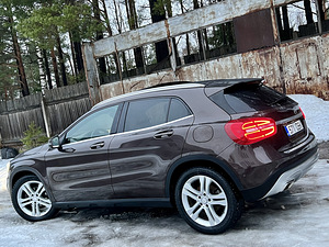 MERCEDES BENZ GLA 220CDI 4MATIC INDIVIDUAL (6 foto / 15)
