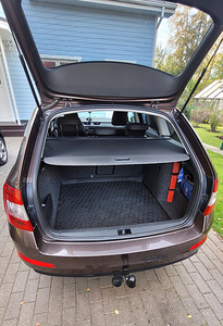 ŠKODA OCTAVIA универсал 2,0 145 KW (8 фото из 11)