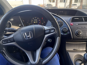 Honda Civic 5D (10 фото из 11)