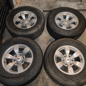 Шипованные шины 245x70R16 для 2007 Ford Ranger на дисках 16x (2 фото из 10)