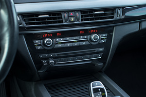 BMW X5 Sportline 3.0 Twin-power Turbo (15 foto / 15)