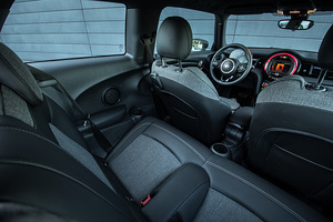 MINI Cooper SE Facelift Sport (14 foto / 14)