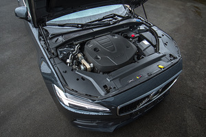 Volvo V90 Momentum Comfort 2.0 (13 foto / 15)