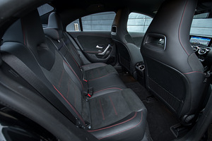 Mercedes-Benz CLA 180 Business Solution AMG (14 foto / 15)