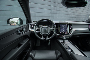Volvo XC60 R-DESIGN 2.0 R-Design; SAFE PRO (6 foto / 15)