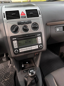 Volkswagen Touran CROSS 1.9 77kW (10 foto / 15)