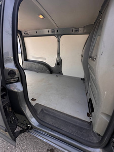 Volkswagen Caddy Maxi 1.6 75kW (15 foto / 15)