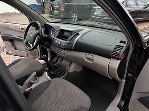 Mitsubishi L200 2.5 100kW (13 foto / 15)