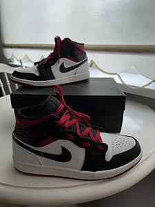 Nike Air Jordan 1 Mid White/Gym Red-Black (1 foto / 4)