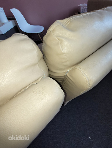 Кожаный диван с подставками для ног (фото #8)