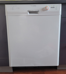 TASUTA Nõudepesumasin Electrolux INTUITION (1 foto / 4)