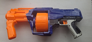 Игрушечное оружие Nerf (1 фото из 2)